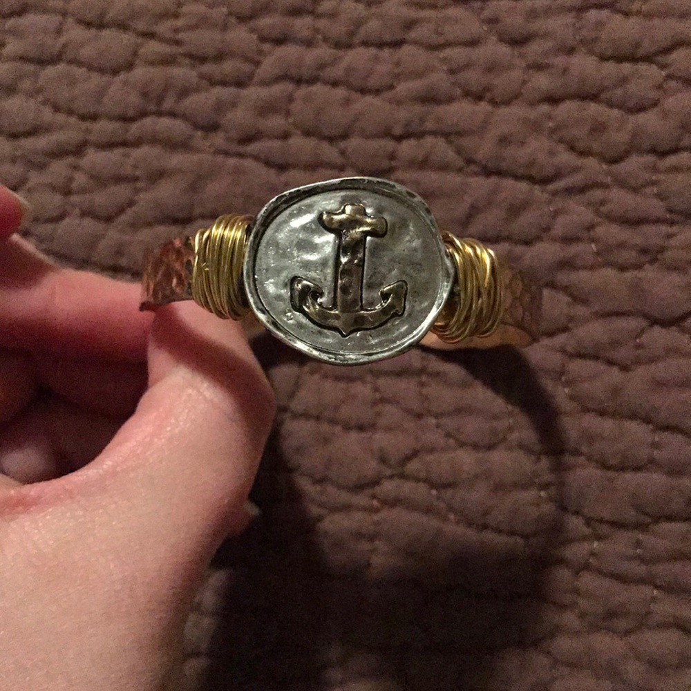 Anchor bracelet